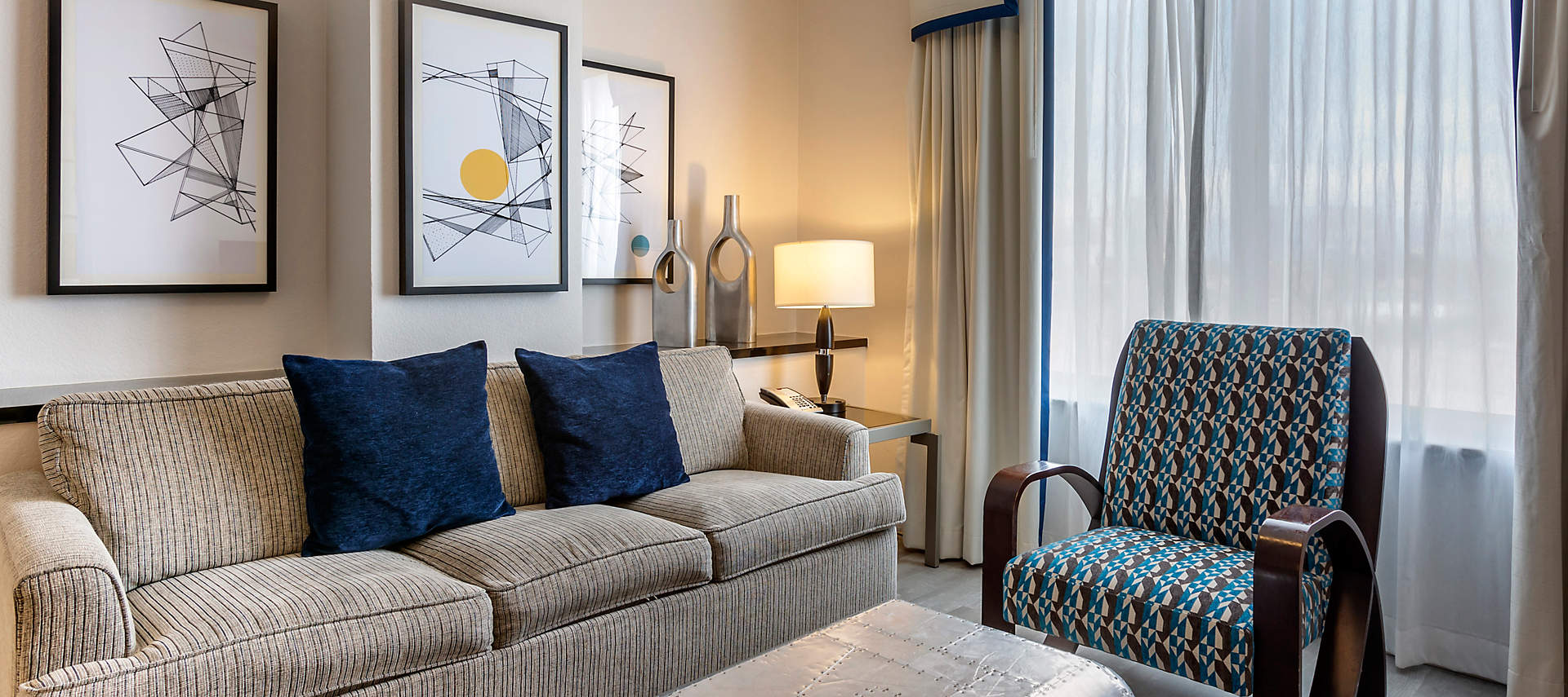 C36-bluegreen-club-36-1bed-deluxe-living-area1