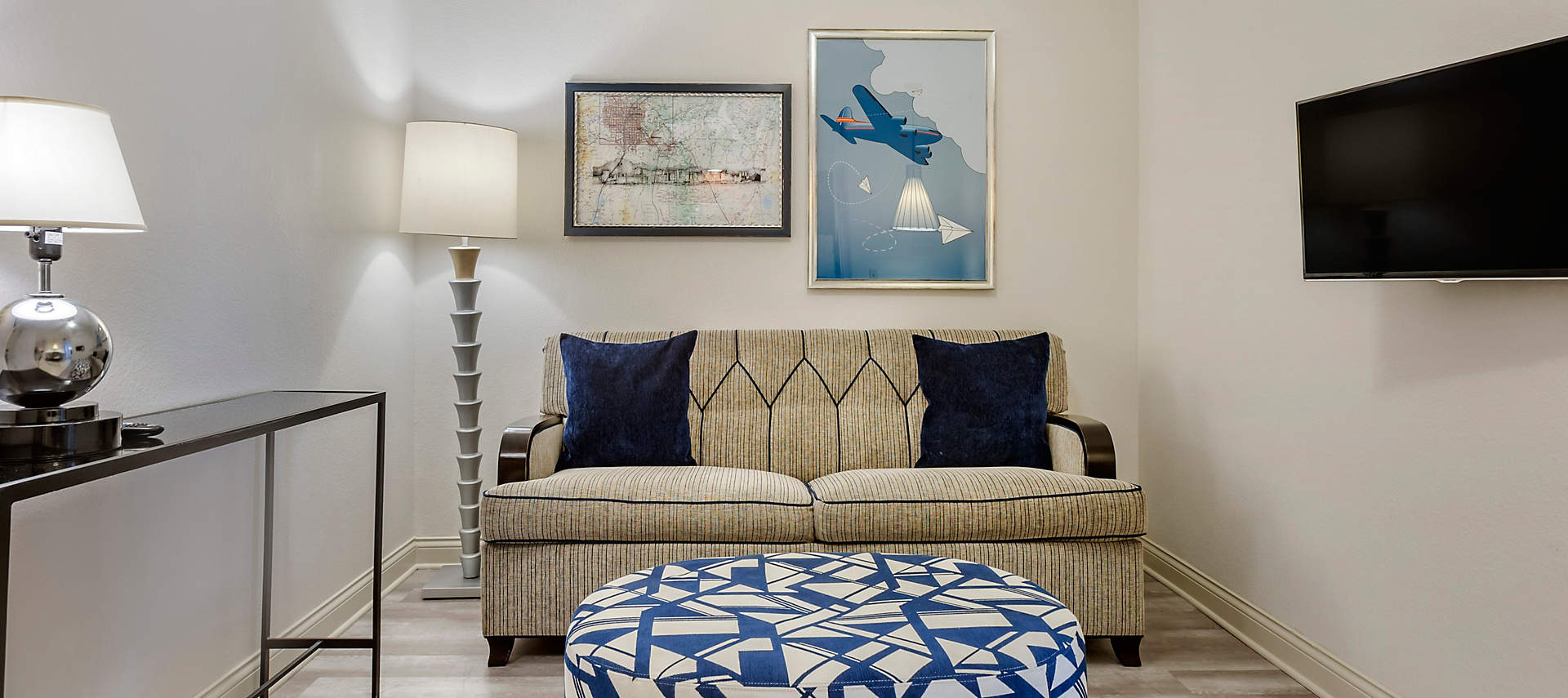 C36-bluegreen-club-36-1bed-standard-living-area1