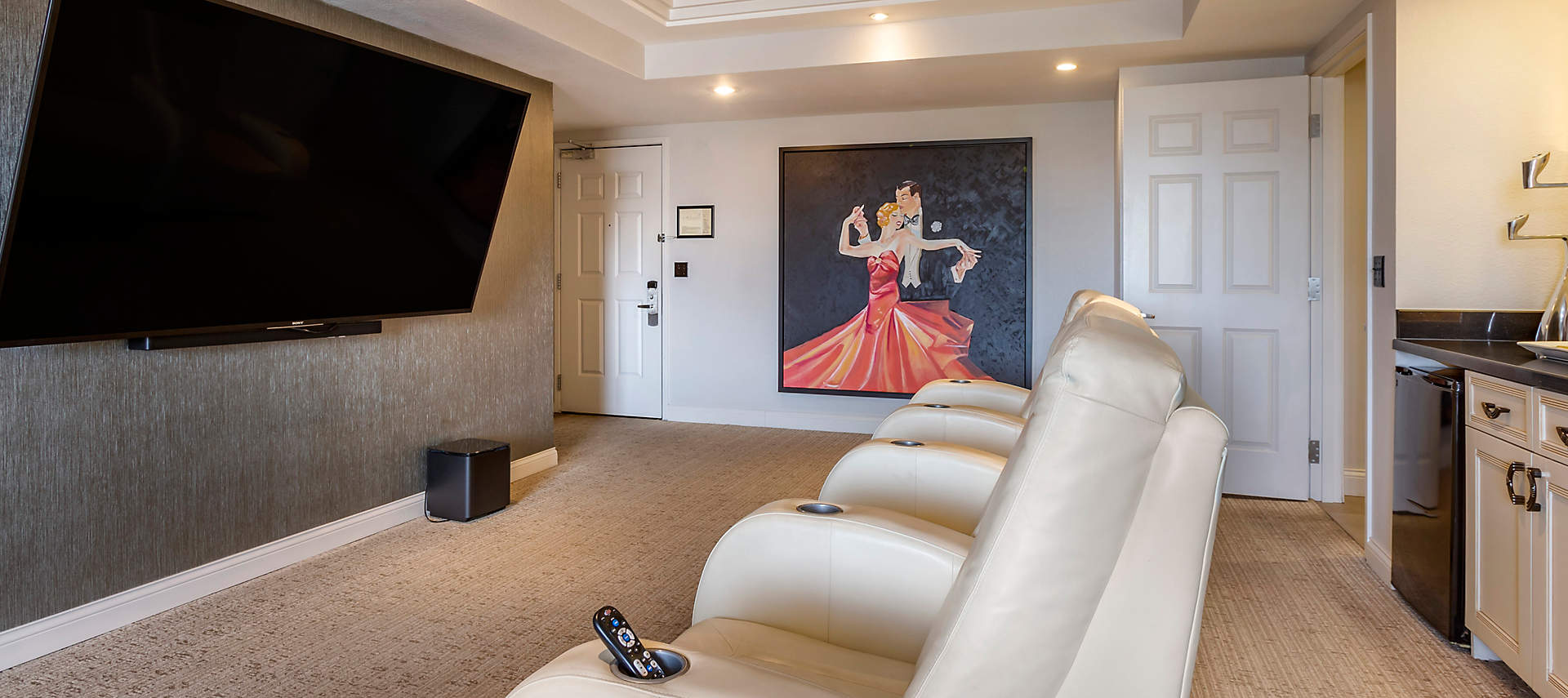 C36-bluegreen-club-36-3bed-presidential-theater-room