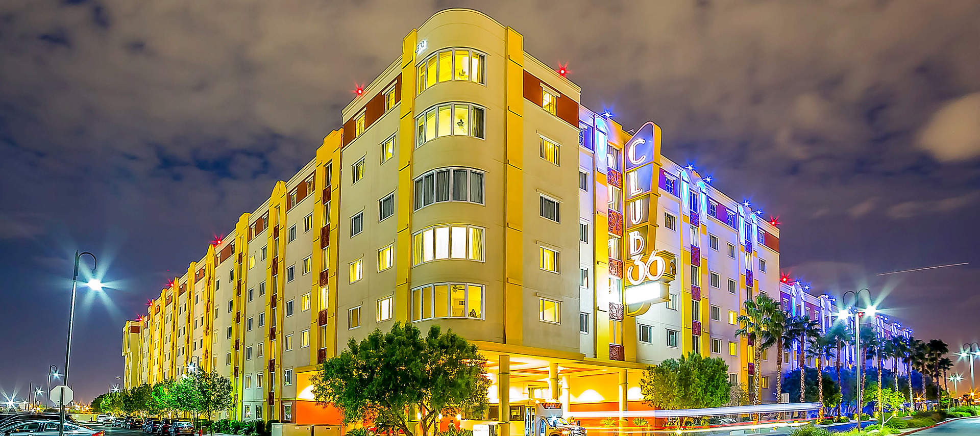 bluegreen-club-36-property-night-lights