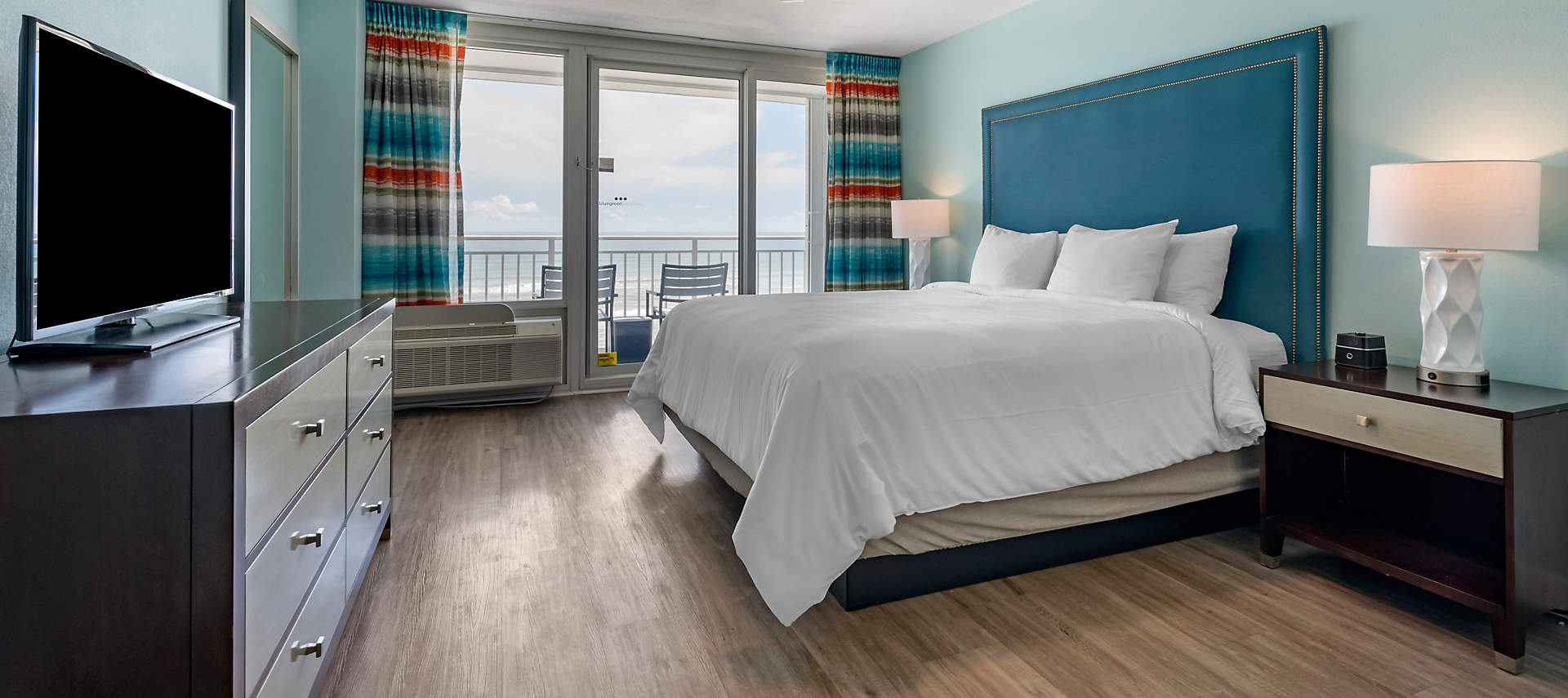 kiosk-DAY-daytona-seabreeze-2bed-master-bedroom1