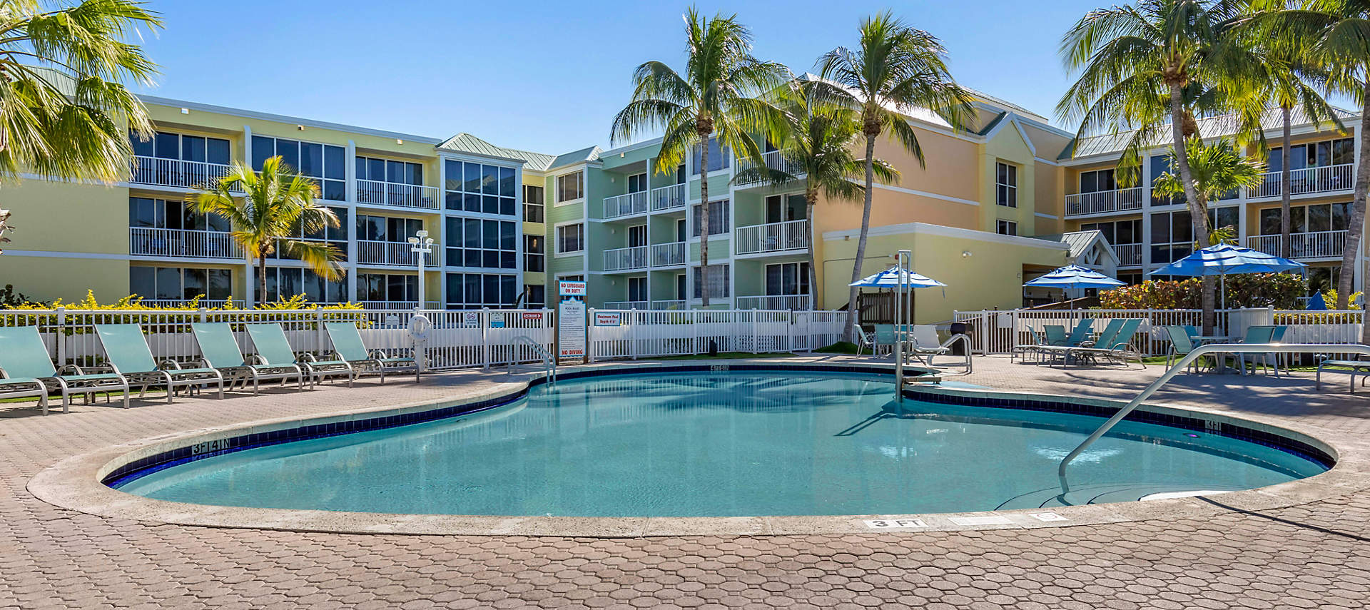 kiosk-HAM_hammocks_at_marathon_outdoor_pool1