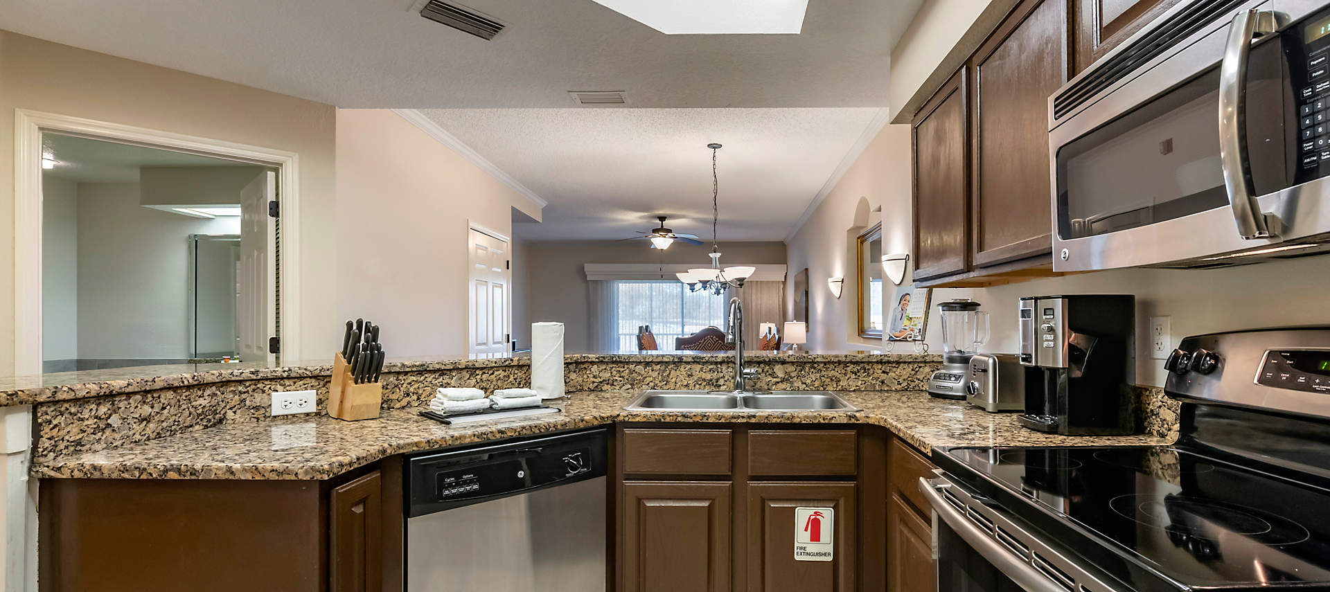 kiosk-WGV-grande-villas-at-world-golf-village-2bed-deluxe-kitchen