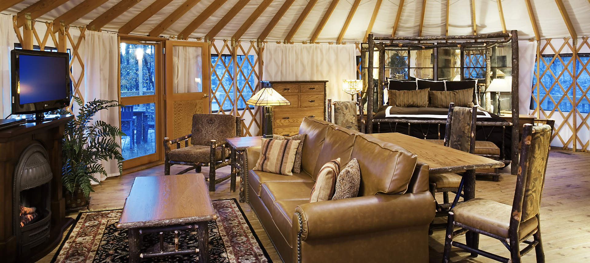 shenandoah-crossing-yurt-living-room-kitchen-01