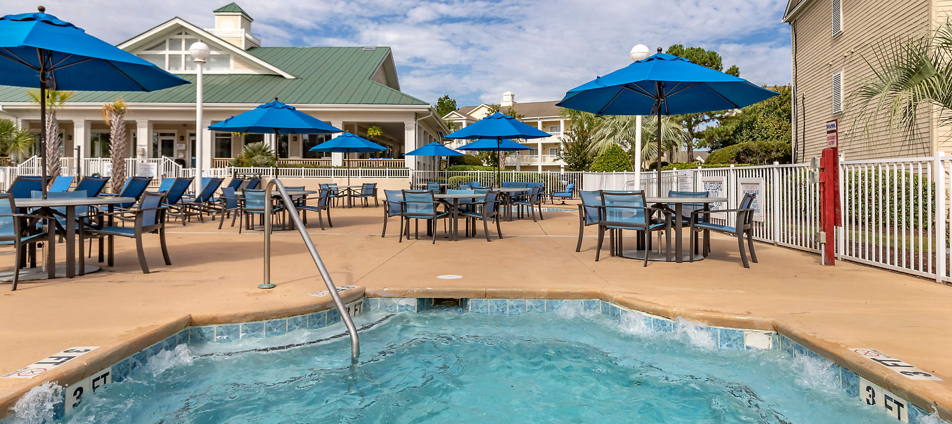 kiosk-HBL-harbour-lights-hot-tub