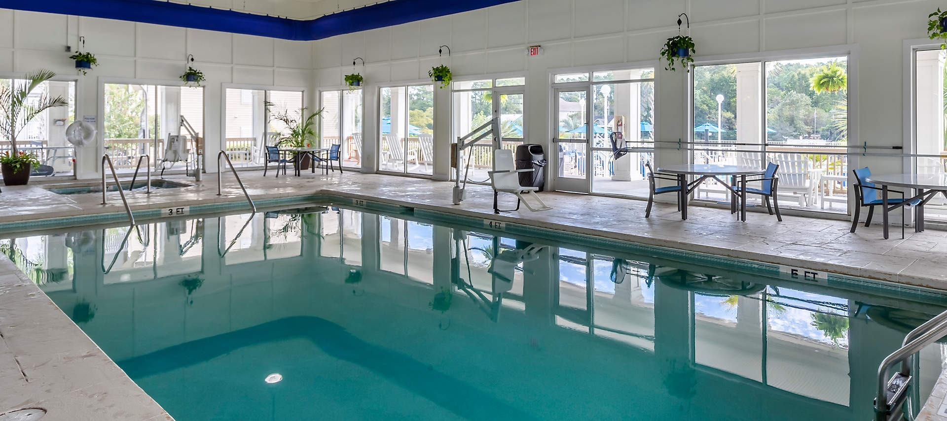 kiosk-HBL-harbour-lights-indoor-pool