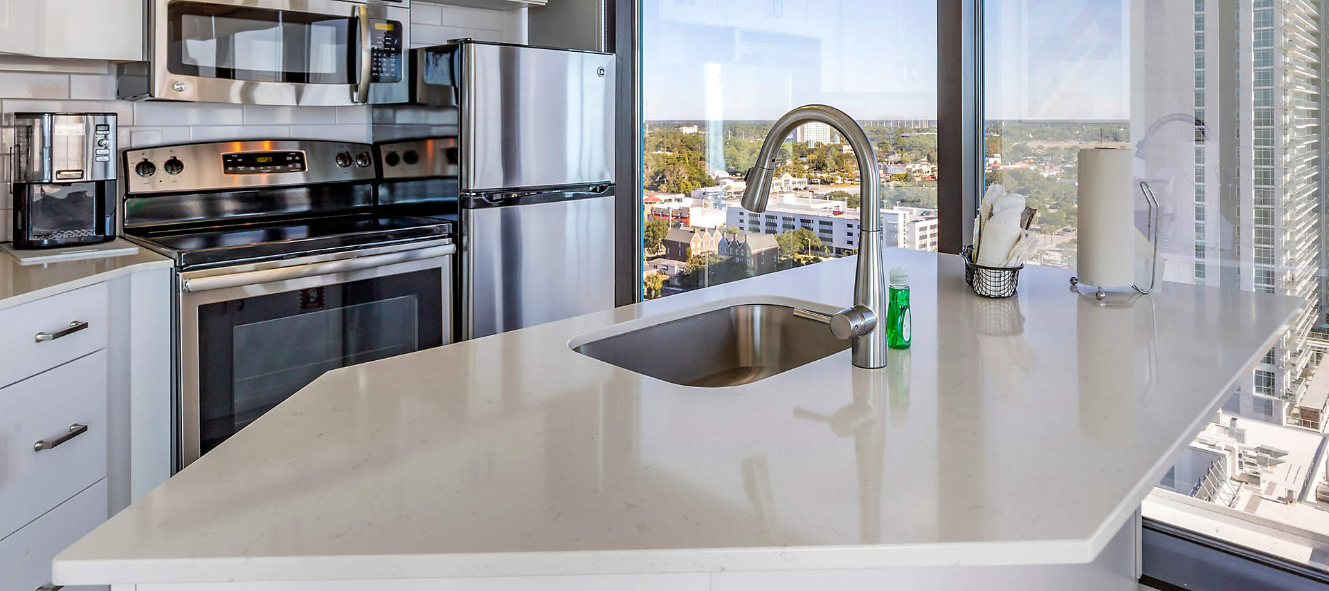 kiosk-SGT-seaglass-tower-1bed-deluxe-oceanfront-kitchen