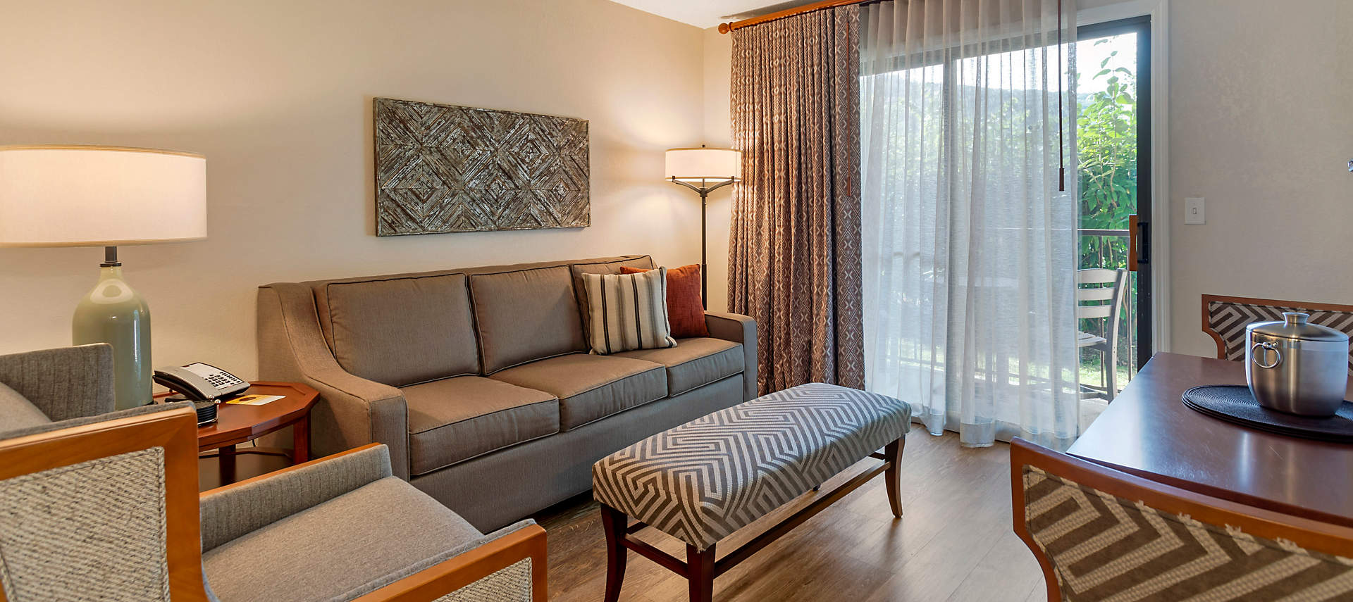 05-sales-kiosk-LCR-laurel-crest-1bed-standard-living-area1