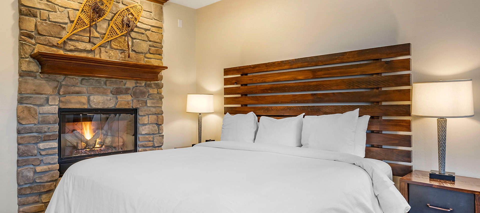 06-sales-kiosk-BBV-the-club-big-bear-village-presidential-4bed-master-bedroom1