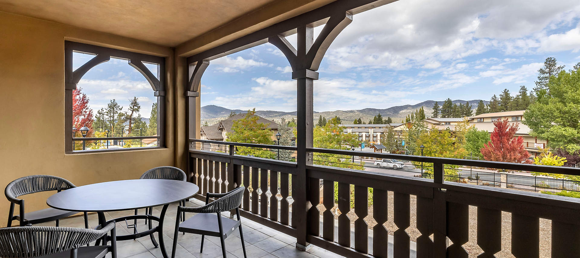 08-sales-kiosk-BBV-the-club-big-bear-village-presidential-4bed-balcony