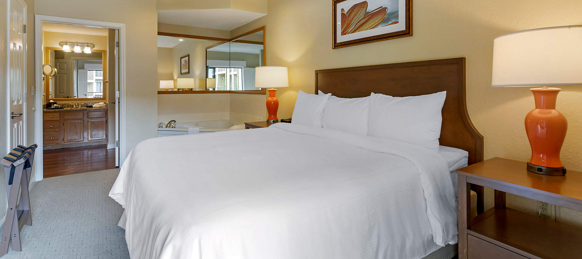 08-sales-kiosk-LCR-laurel-crest-1bed-deluxe-guestroom3