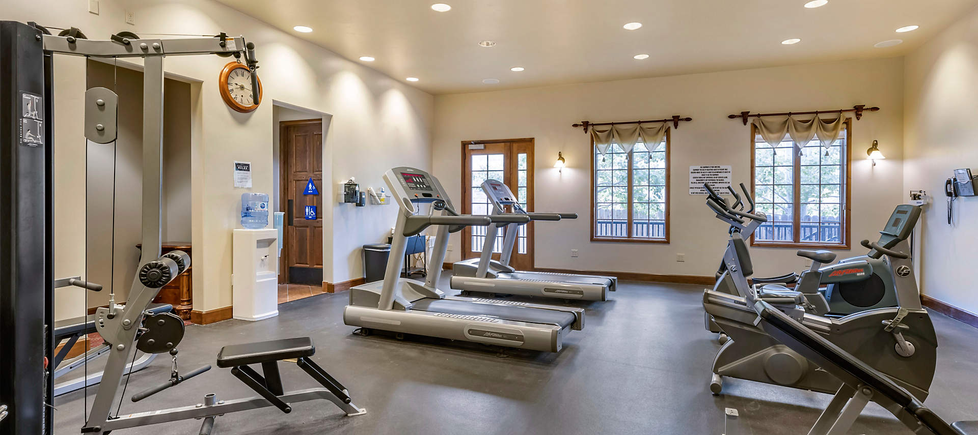 11-sales-kiosk-BBV-the-club-big-bear-village-fitness