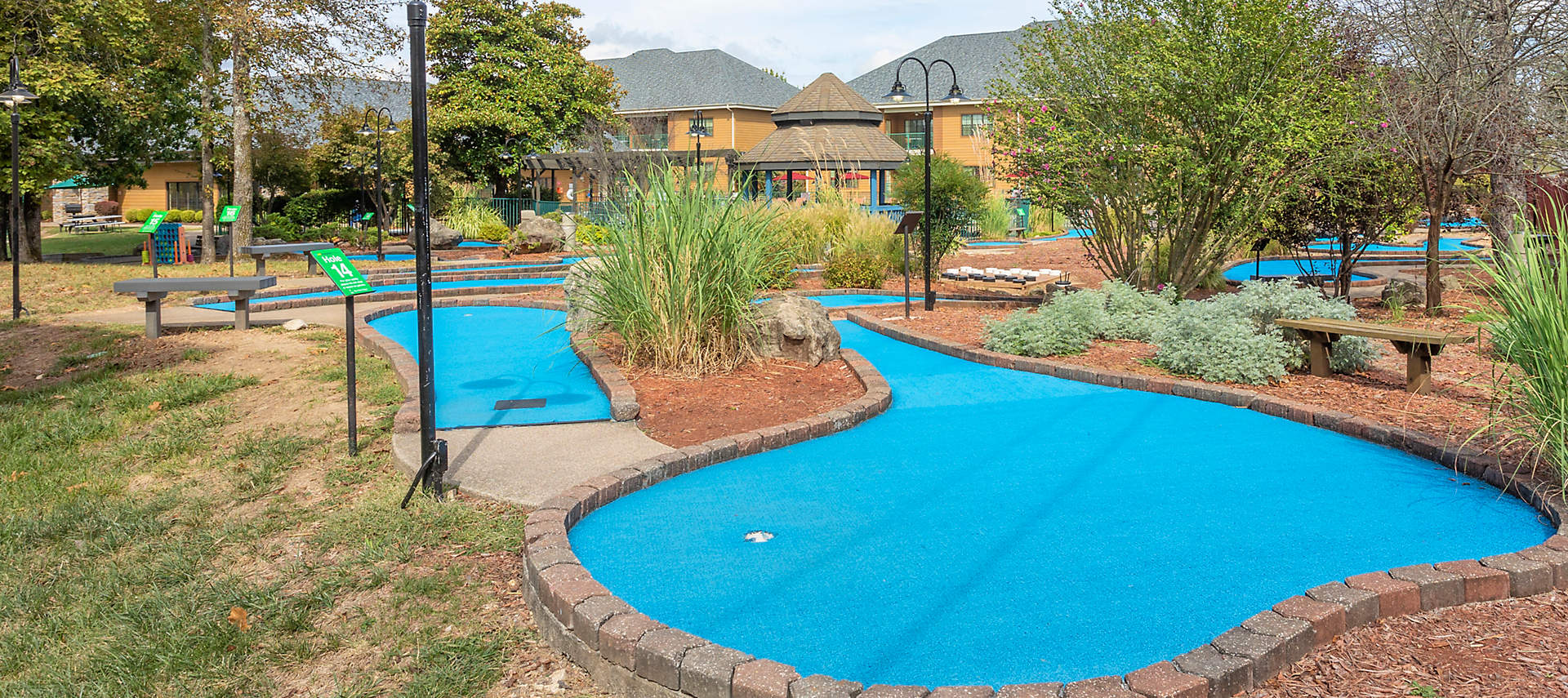 kiosk-FVR-falls-village-resort-mini-golf1
