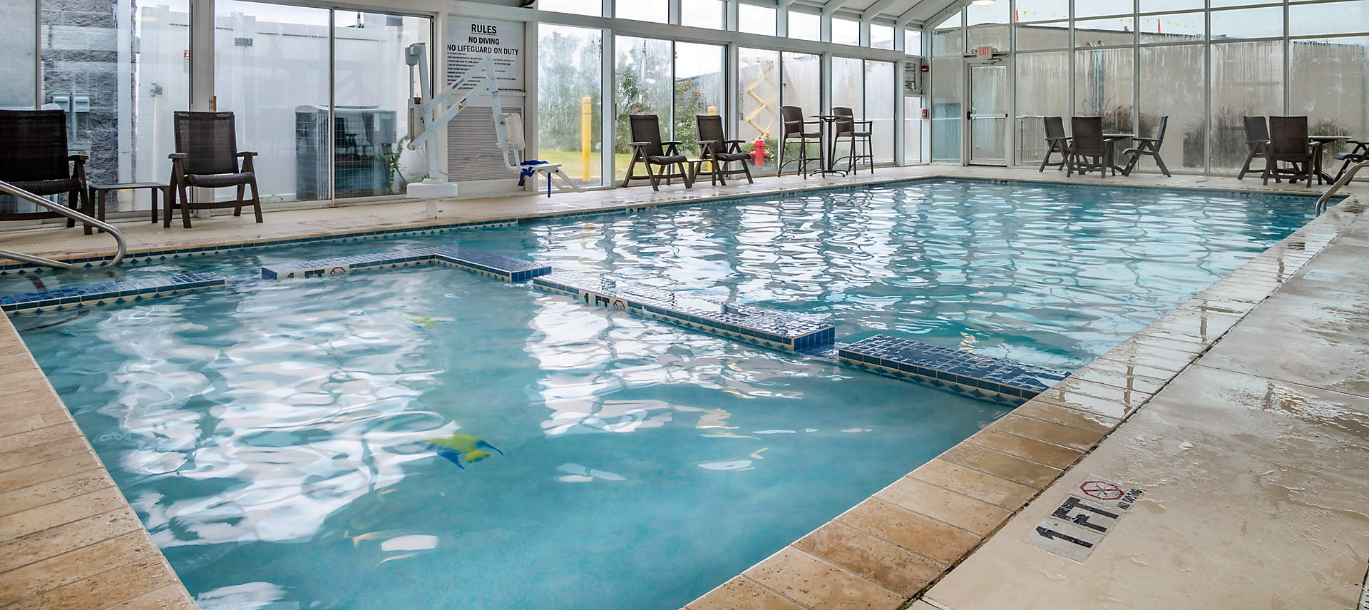 kiosk-HER-suites-at-hershey-indoor-pool