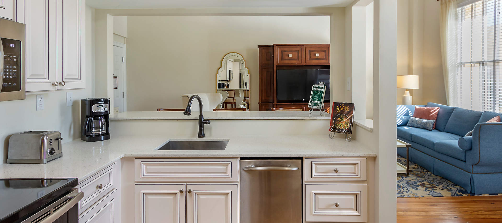 kiosk-LAI-lodge-alley-inn-1bed-loft-kitchen3-june2022