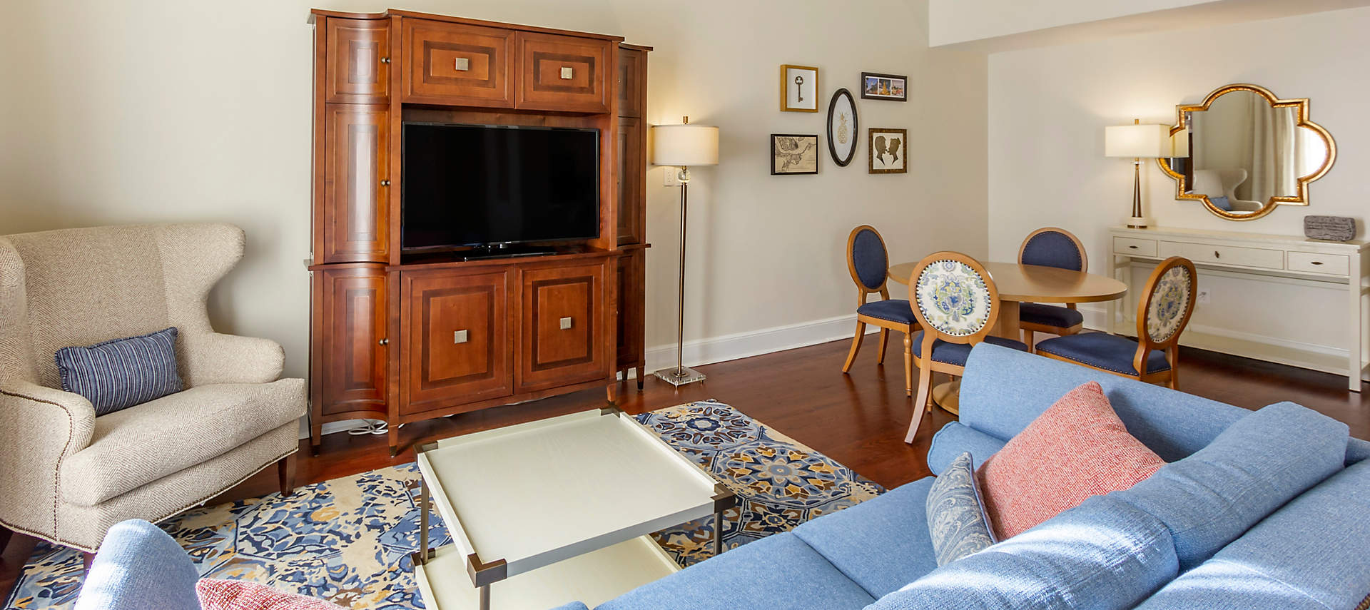 kiosk-LAI-lodge-alley-inn-1bed-loft-living-area1-june2022