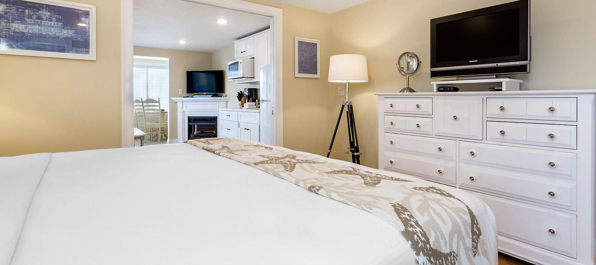 kiosk-the-breakers-1bed-1bath-king-master2