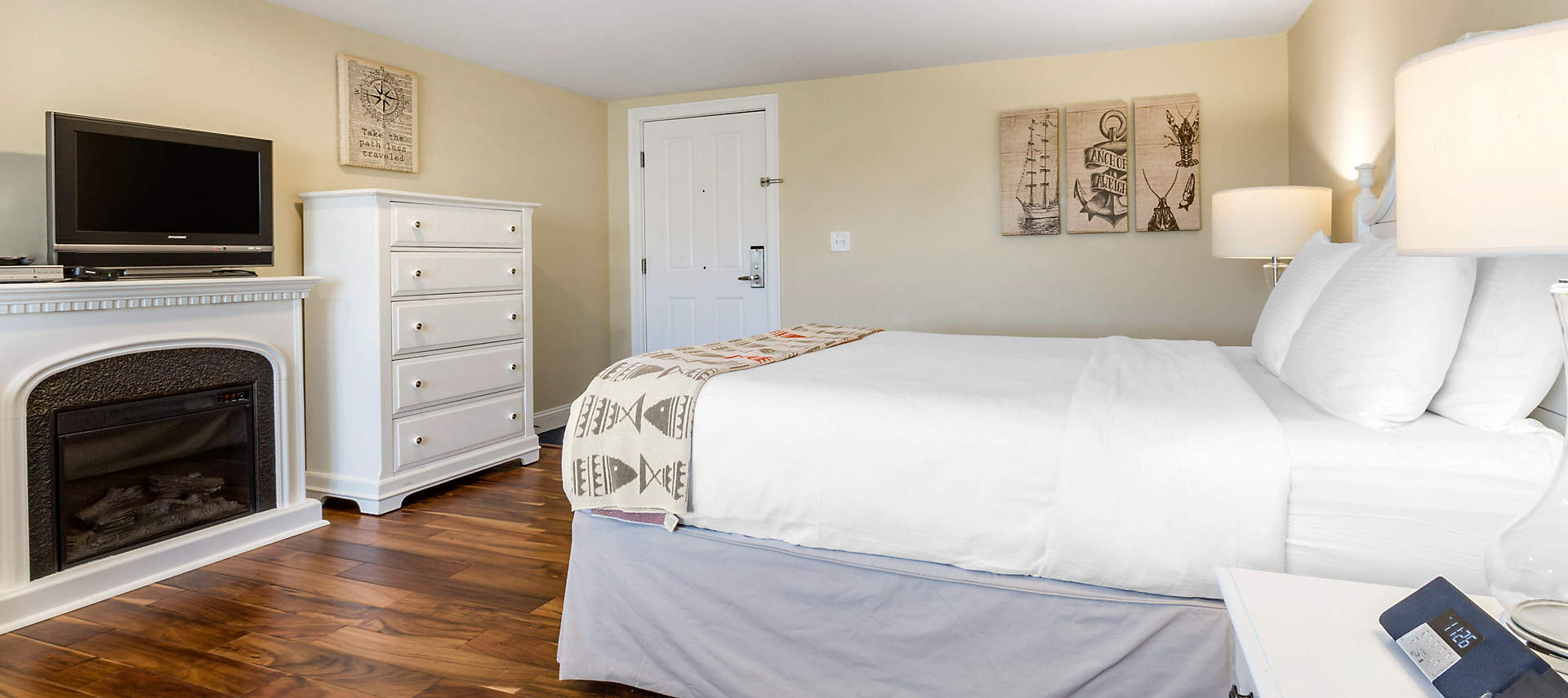 kiosk-the-breakers-studio-queen-sleeping-area1