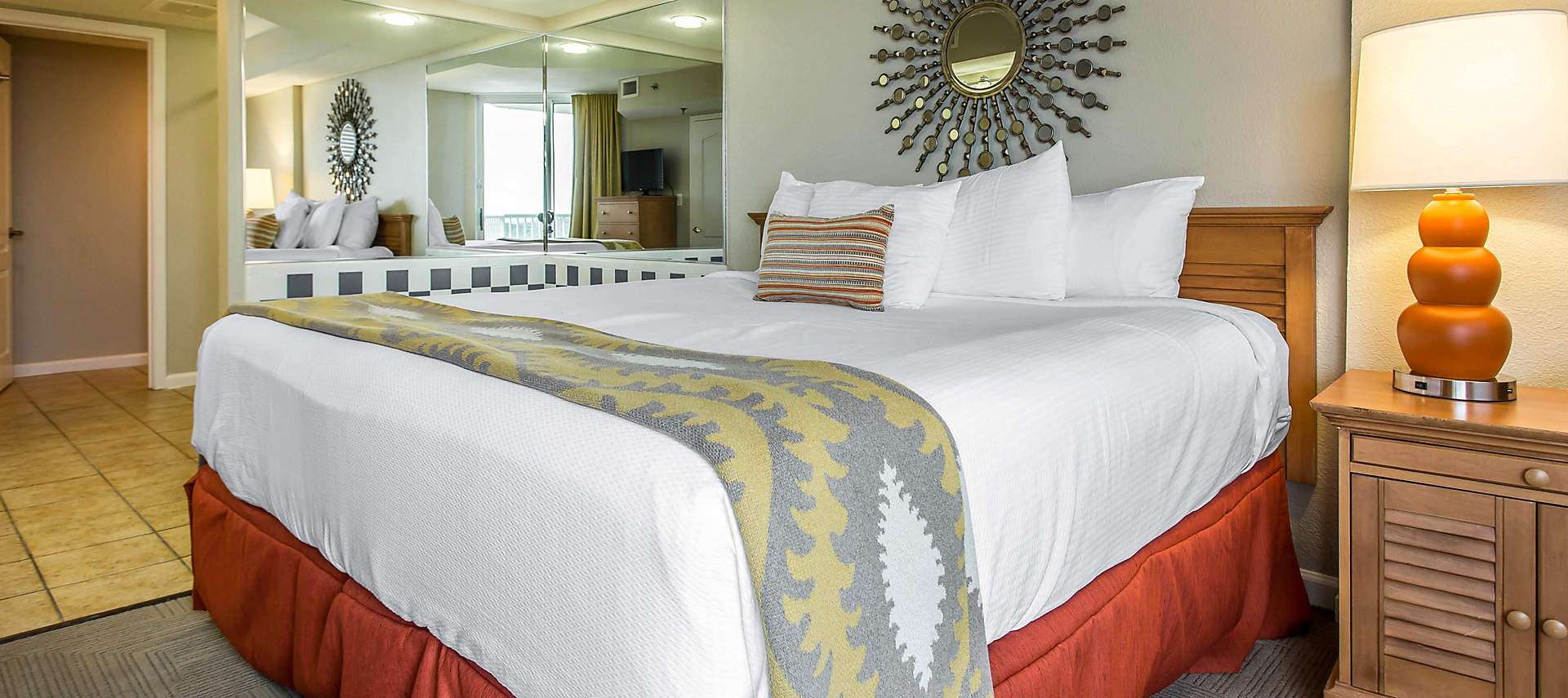shore-crest-vacation-villas-2bed-master-suite1