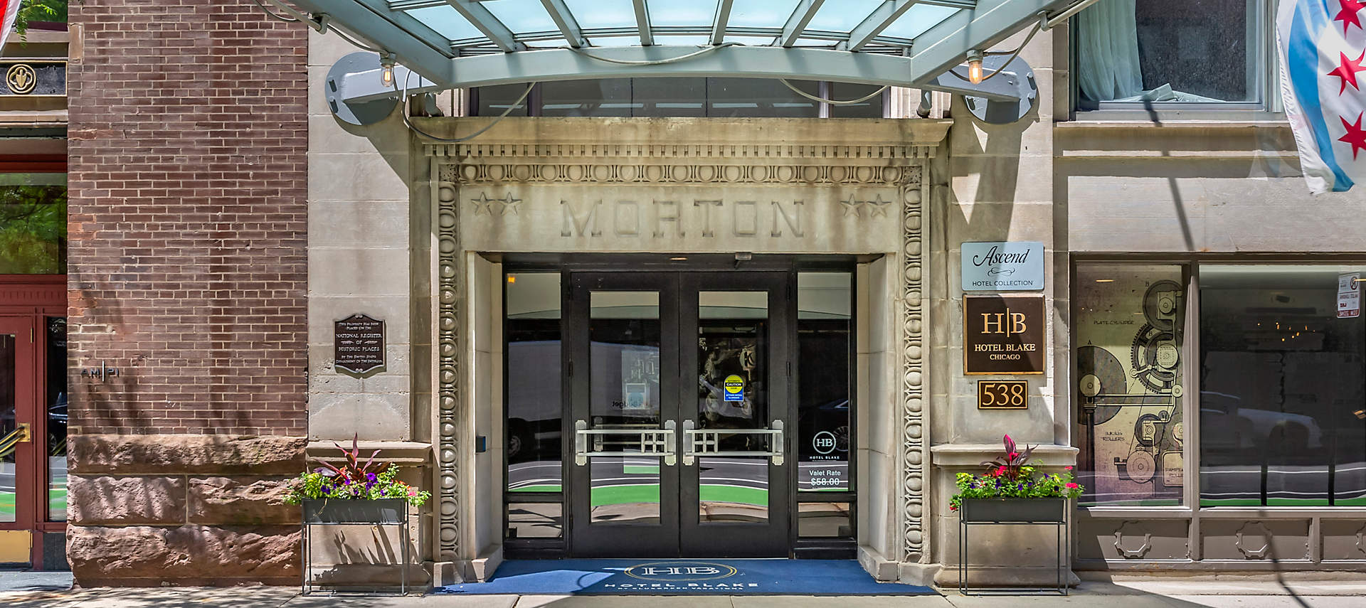 01-sales-kiosk-hotel-blake-exterior4