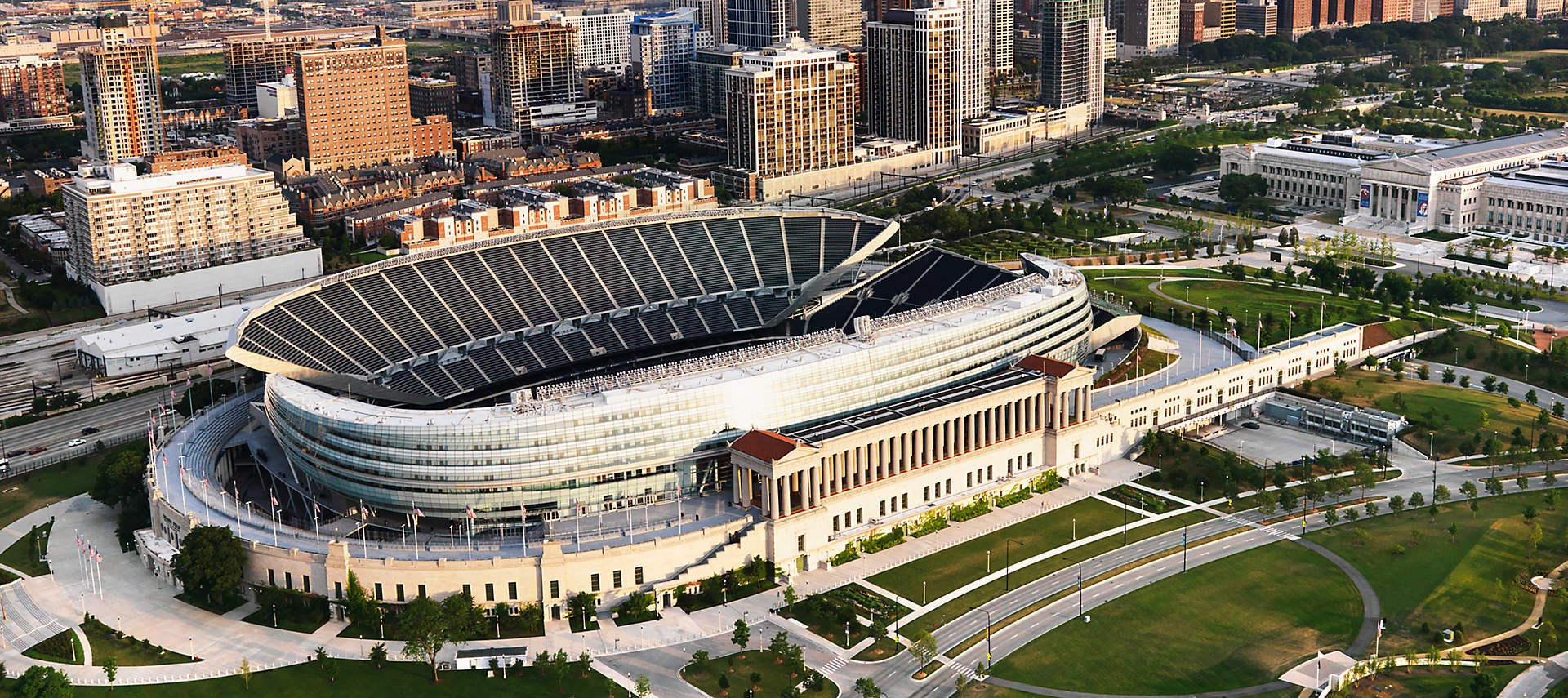 10-sales-kiosk-illinois-chicago-bear-soldier-field-cityscape