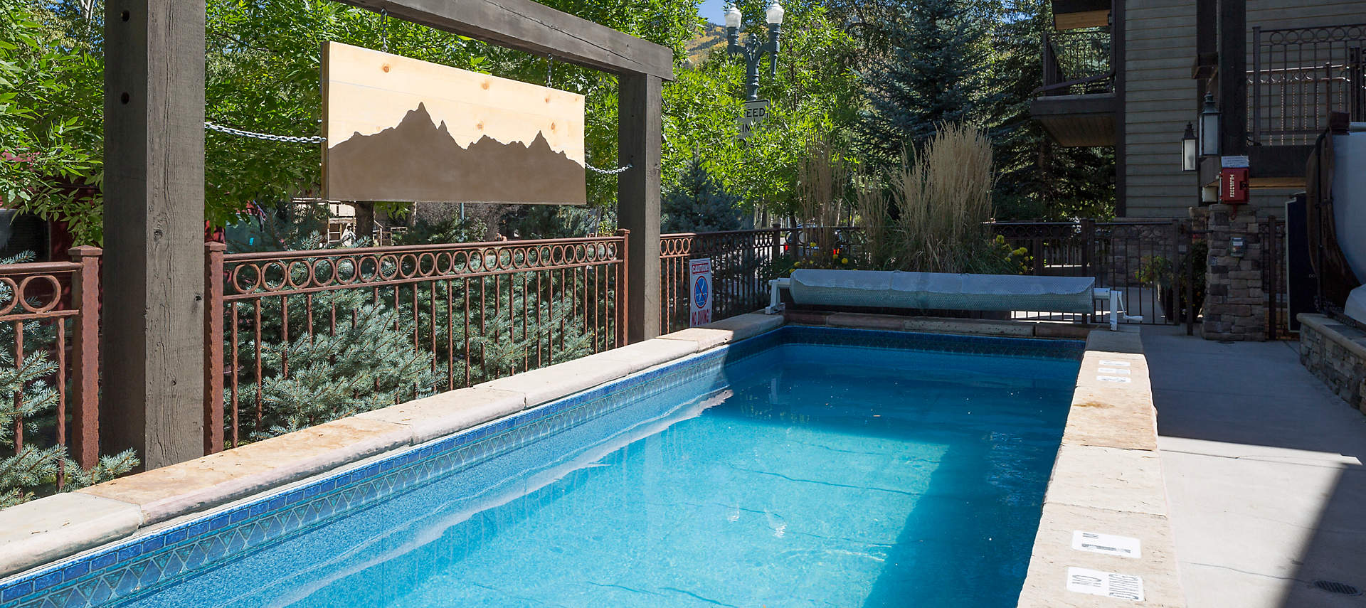 the-innsbruck-aspen-outdoor-pool