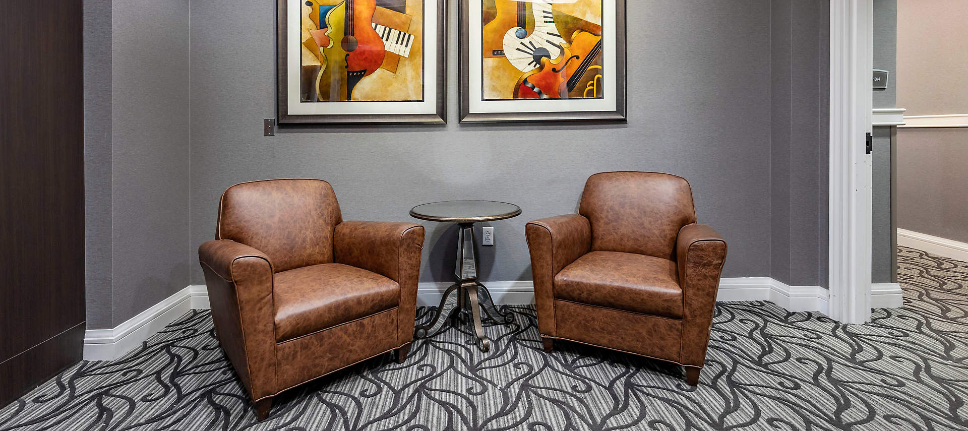 kiosk-NSH-bluegreen-downtown-nashville-elevator-cooridor-seating