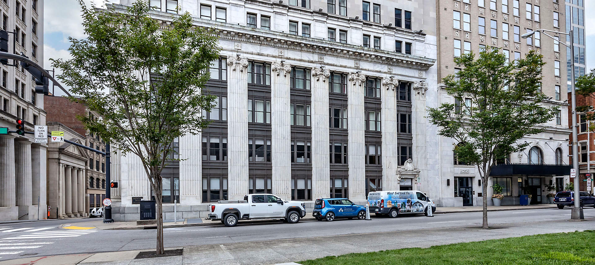 kiosk-NSH-bluegreen-downtown-nashville-exterior2