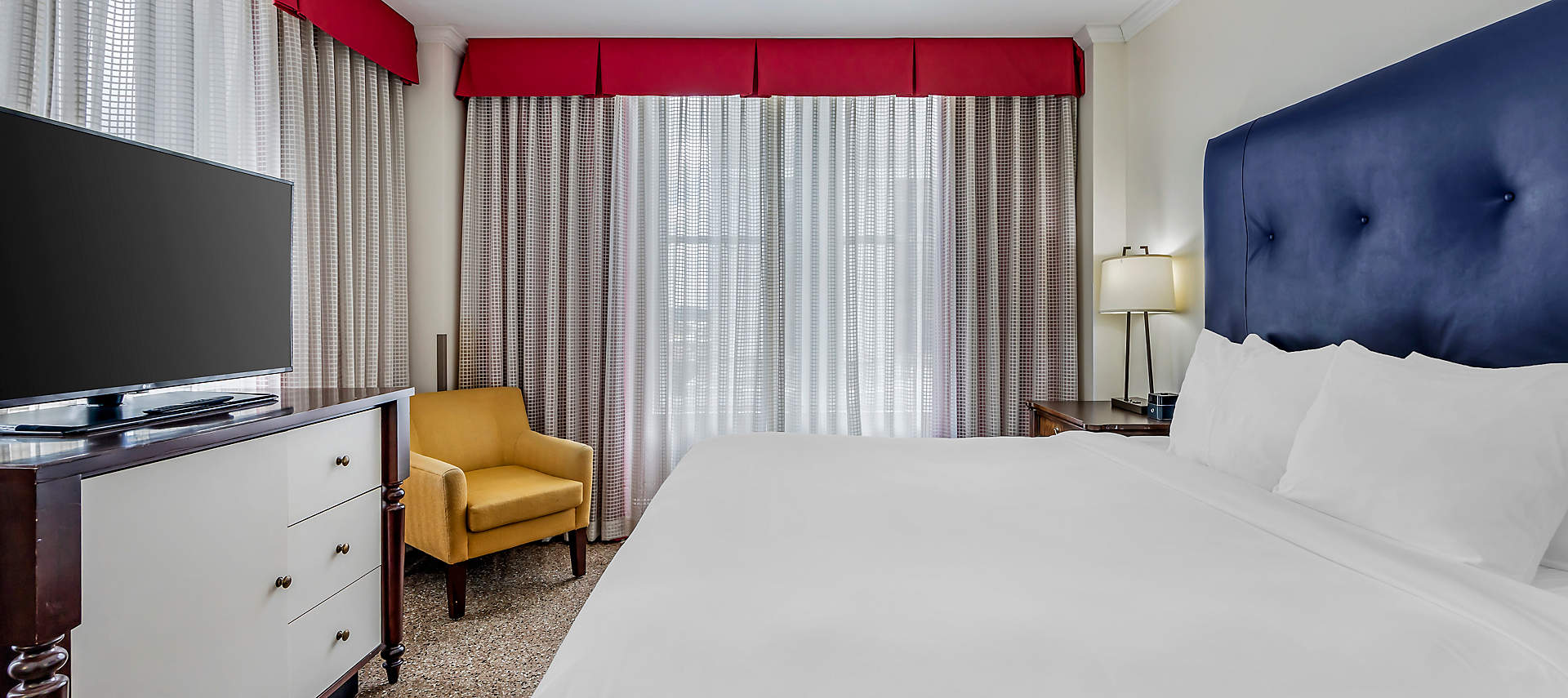 kiosk-NSH-bluegreen-downtown-nashville-king3