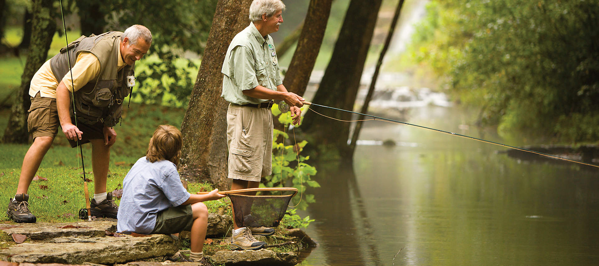 kisok-missouri-ozark-mountains-family-fishing-river-daylight-outdoors-activity-1